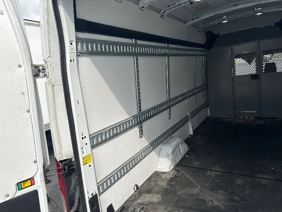 Cargo Van (Panel Van)-Light and Medium Duty Trucks-Ford-2019-Transit 350-Mississauga-ON-86,516\n\t\tkm-$ 46,000 - Image 10