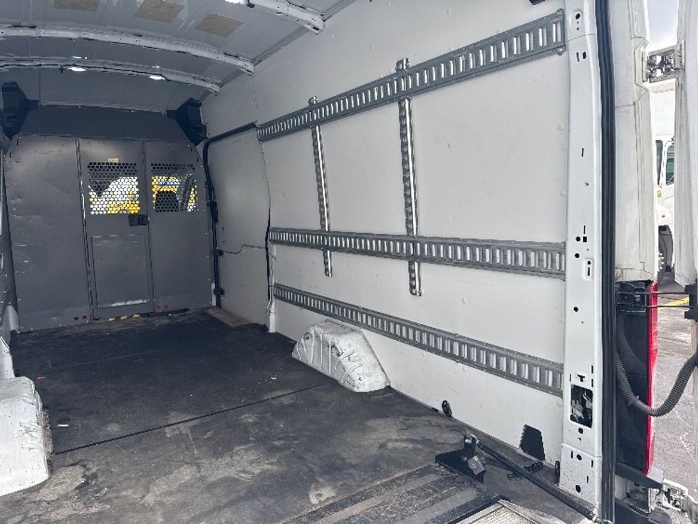 Cargo Van (Panel Van)-Light and Medium Duty Trucks-Ford-2019-Transit 350-Mississauga-ON-86,516\n\t\tkm-$ 46,000 - Image 11