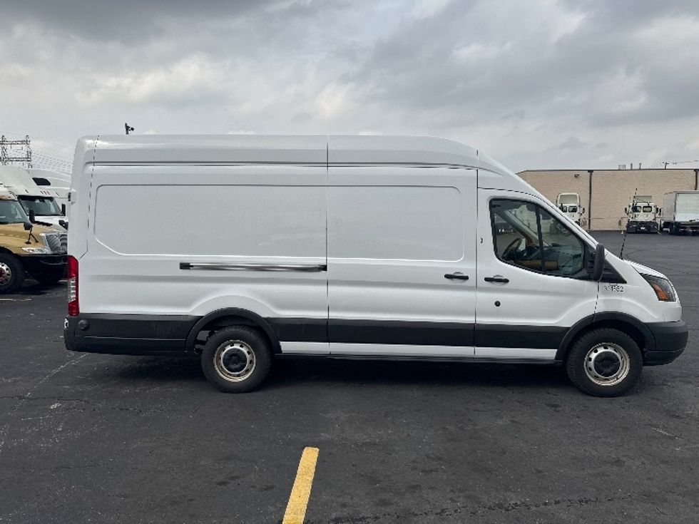 Cargo Van (Panel Van)-Light and Medium Duty Trucks-Ford-2019-Transit 350-Mississauga-ON-86,516\n\t\tkm-$ 46,000 - Image 13