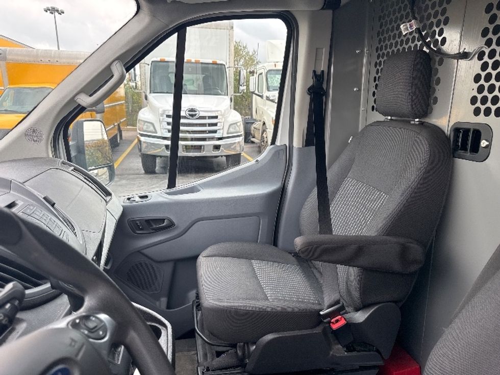 Cargo Van (Panel Van)-Light and Medium Duty Trucks-Ford-2019-Transit 350-Mississauga-ON-86,516\n\t\tkm-$ 46,000 - Image 17