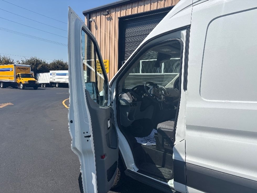Cargo Van (Panel Van)-Light and Medium Duty Trucks-Ford-2019-Transit 350-Portland-OR-126,839\n\t\tmiles-$ 29,500 - Image 12