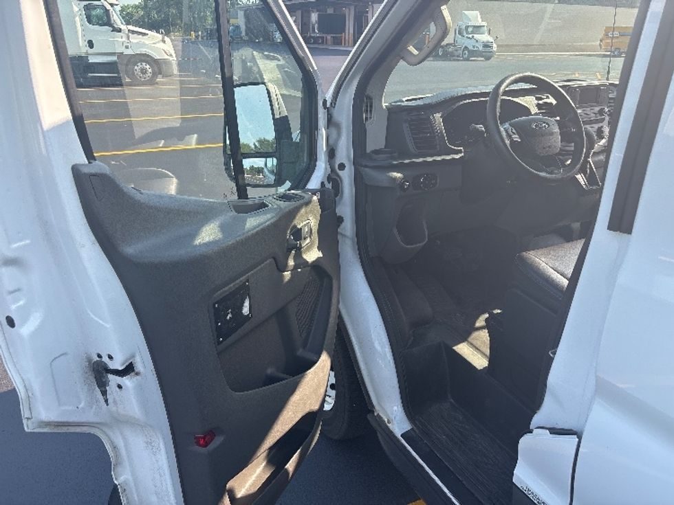 Cargo Van (Panel Van)-Light and Medium Duty Trucks-Ford-2020-Transit 150-Byron Center-MI-173,627\n\t\tmiles-$ 16,750 - Image 16