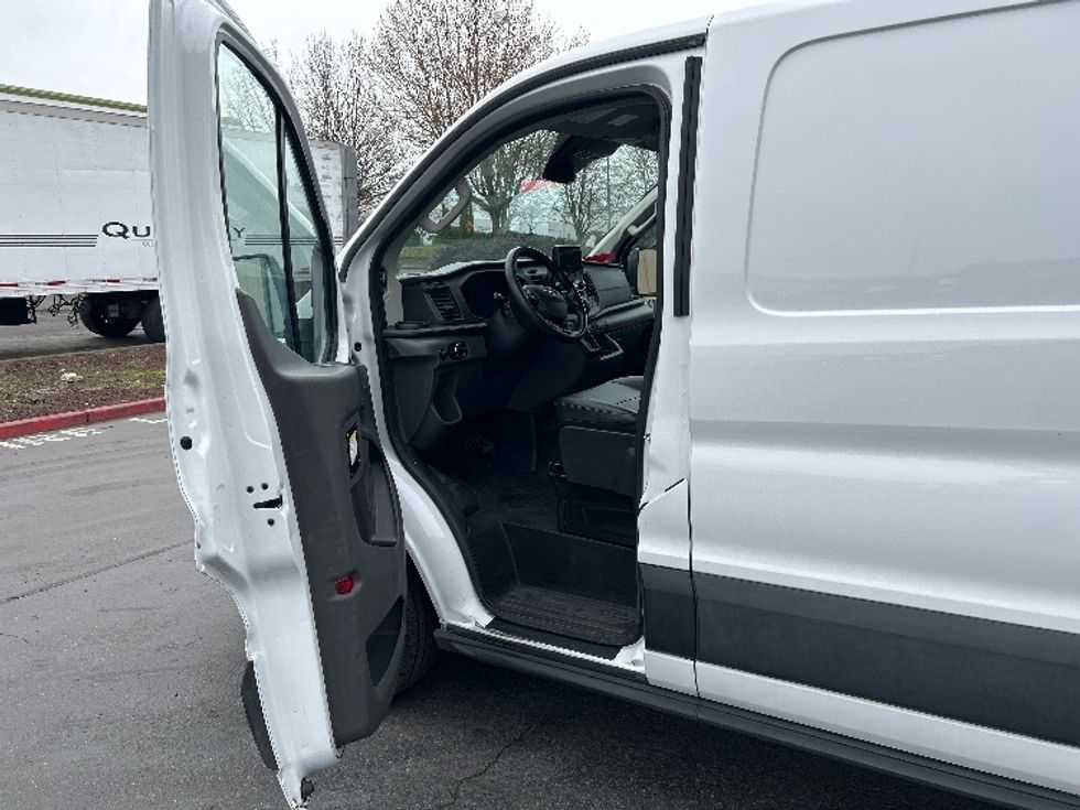 Cargo Van (Panel Van)-Light and Medium Duty Trucks-Ford-2020-Transit 150-Kent-WA-130,772\n\t\tmiles-$ 23,500 - Image 15