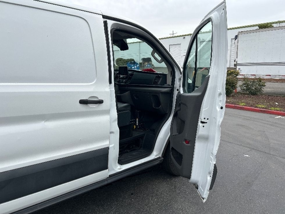 Cargo Van (Panel Van)-Light and Medium Duty Trucks-Ford-2020-Transit 150-Kent-WA-130,772\n\t\tmiles-$ 23,500 - Image 19