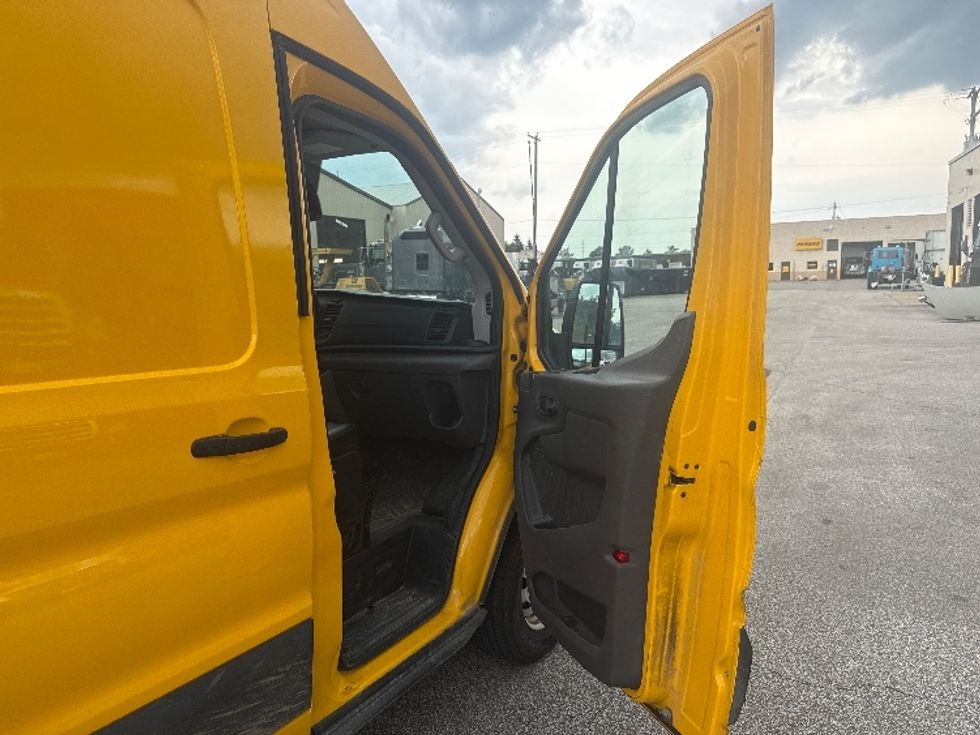 Cargo Van (Panel Van)-Light and Medium Duty Trucks-Ford-2020-Transit 250-Akron-OH-76,334\n\t\tmiles-$ 29,250 - Image 16