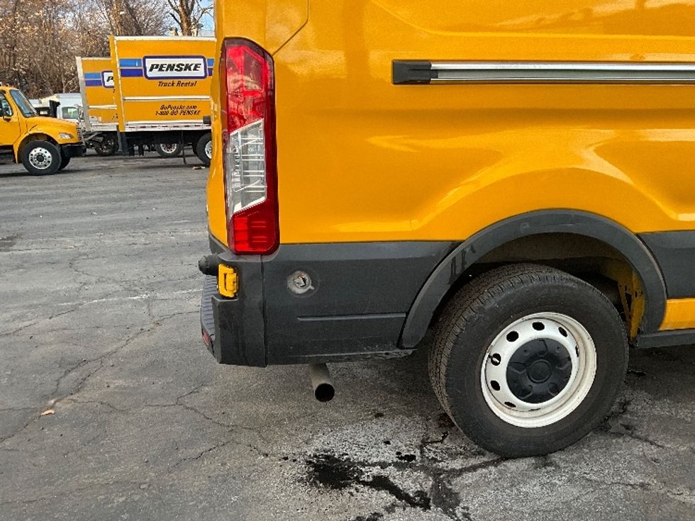 Cargo Van (Panel Van)-Light and Medium Duty Trucks-Ford-2020-Transit 250-Alexandria-VA-95,448\n\t\tmiles-$ 30,500 - Image 24