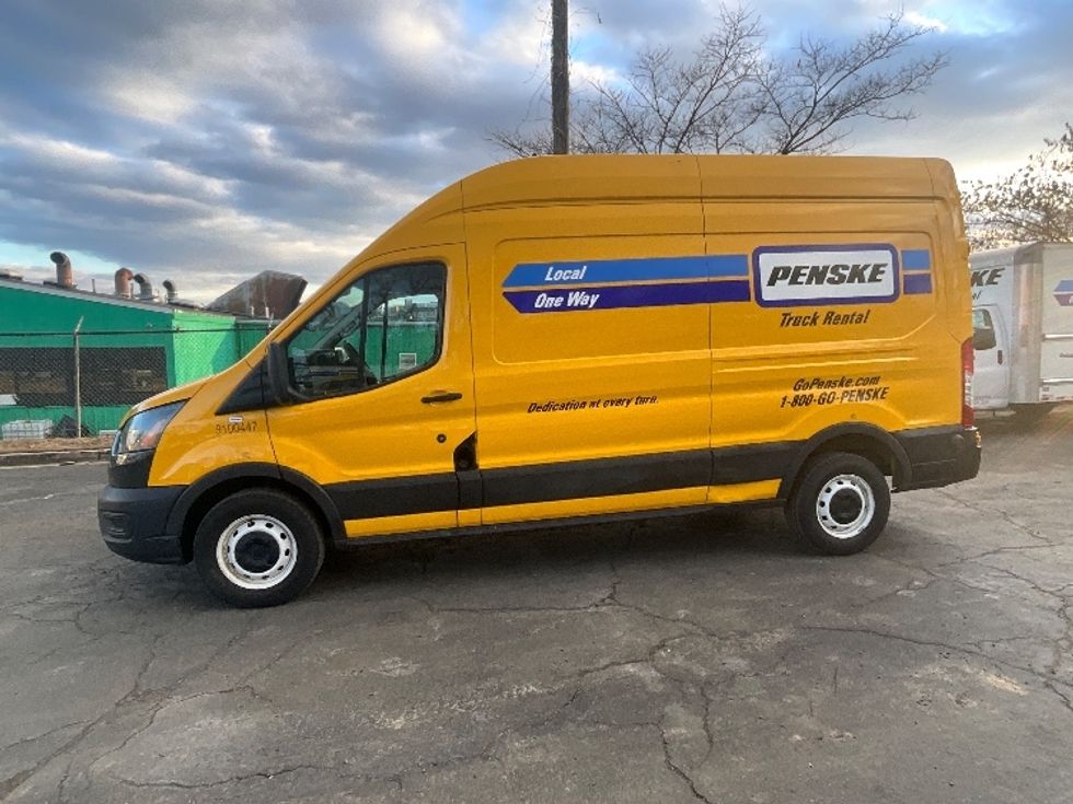 Cargo Van (Panel Van)-Light and Medium Duty Trucks-Ford-2020-Transit 250-Alexandria-VA-95,448\n\t\tmiles-$ 30,500 - Image 4