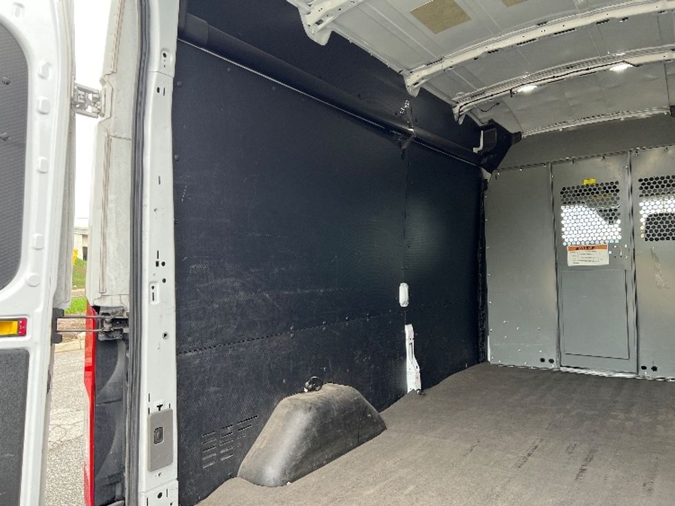 Cargo Van (Panel Van)-Light and Medium Duty Trucks-Ford-2020-Transit 250-Carson-CA-197,610\n\t\tmiles-$ 18,750 - Image 10