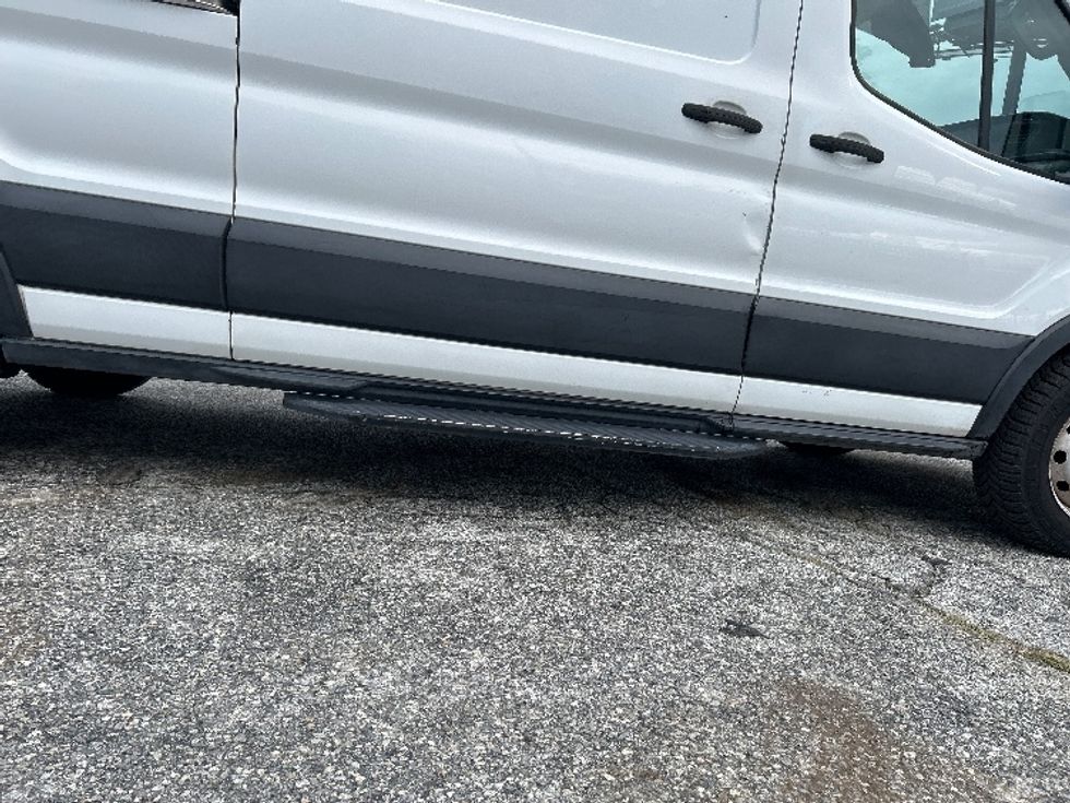 Cargo Van (Panel Van)-Light and Medium Duty Trucks-Ford-2020-Transit 250-Carson-CA-197,610\n\t\tmiles-$ 18,750 - Image 13