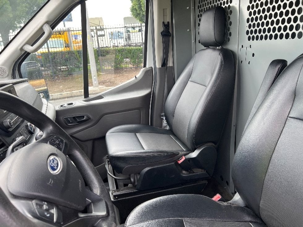 Cargo Van (Panel Van)-Light and Medium Duty Trucks-Ford-2020-Transit 250-Carson-CA-197,610\n\t\tmiles-$ 18,750 - Image 18