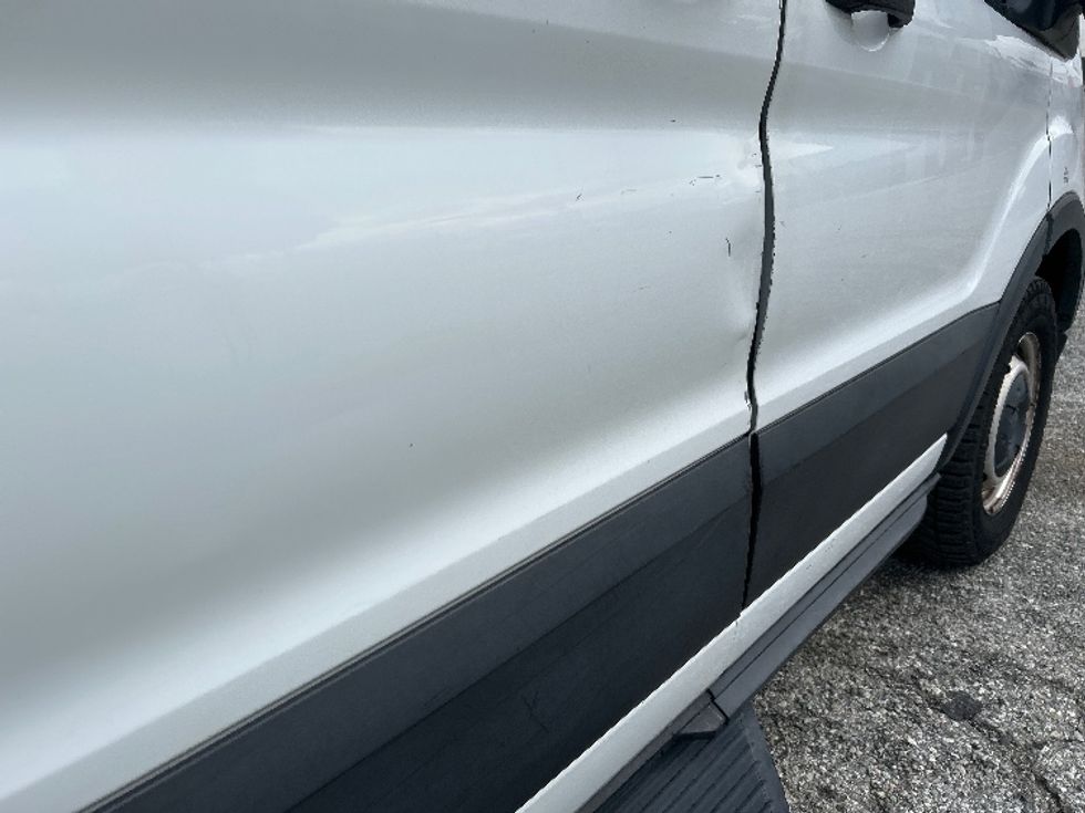 Cargo Van (Panel Van)-Light and Medium Duty Trucks-Ford-2020-Transit 250-Carson-CA-197,610\n\t\tmiles-$ 18,750 - Image 26