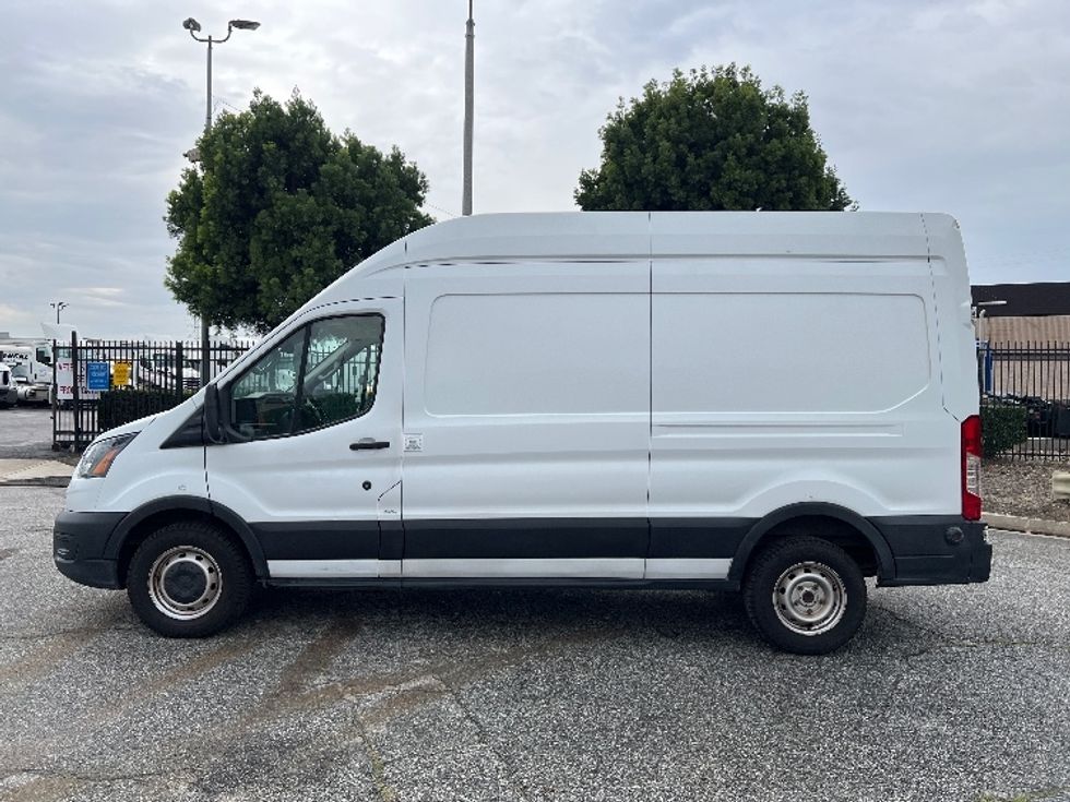 Cargo Van (Panel Van)-Light and Medium Duty Trucks-Ford-2020-Transit 250-Carson-CA-197,610\n\t\tmiles-$ 18,750 - Image 4
