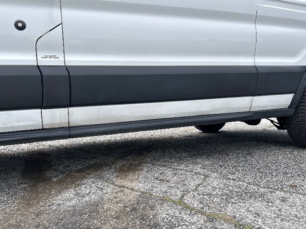 Cargo Van (Panel Van)-Light and Medium Duty Trucks-Ford-2020-Transit 250-Carson-CA-197,610\n\t\tmiles-$ 18,750 - Image 5