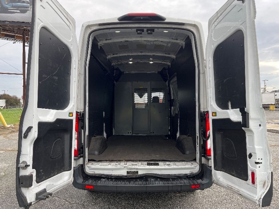 Cargo Van (Panel Van)-Light and Medium Duty Trucks-Ford-2020-Transit 250-Carson-CA-197,610\n\t\tmiles-$ 18,750 - Image 8