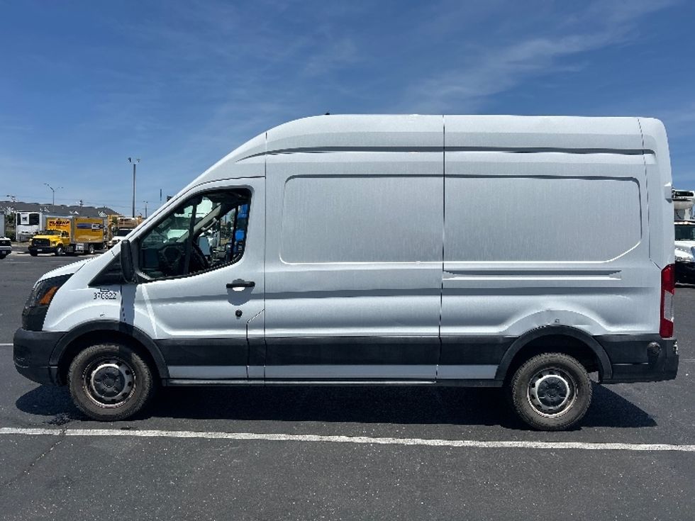 Cargo Van (Panel Van)-Light and Medium Duty Trucks-Ford-2020-Transit 250-Ceres-CA-148,890\n\t\tmiles-$ 28,000 - Image 4