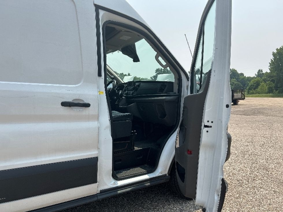 Cargo Van (Panel Van)-Light and Medium Duty Trucks-Ford-2020-Transit 250-Comstock Park-MI-77,135\n\t\tmiles-$ 32,250 - Image 18