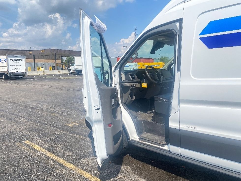 Cargo Van (Panel Van)-Light and Medium Duty Trucks-Ford-2020-Transit 250-Etobicoke-ON-140,264\n\t\tkm-$ 40,000 - Image 11