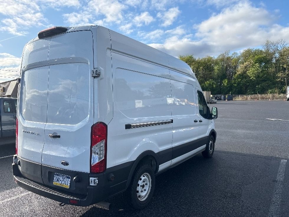 Cargo Van (Panel Van)-Light and Medium Duty Trucks-Ford-2020-Transit 250-Harrisburg-PA-107,182\n\t\tmiles-$ 31,250 - Image 10