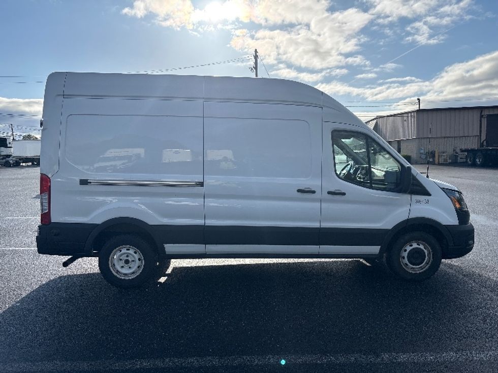Cargo Van (Panel Van)-Light and Medium Duty Trucks-Ford-2020-Transit 250-Harrisburg-PA-107,182\n\t\tmiles-$ 31,250 - Image 11