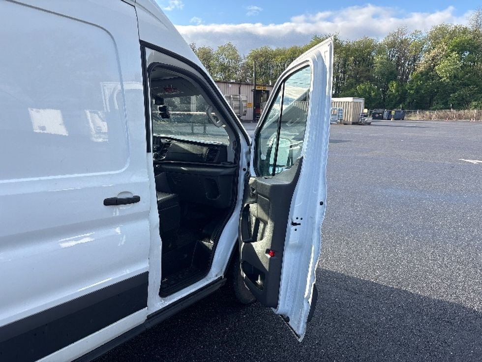 Cargo Van (Panel Van)-Light and Medium Duty Trucks-Ford-2020-Transit 250-Harrisburg-PA-107,182\n\t\tmiles-$ 31,250 - Image 16