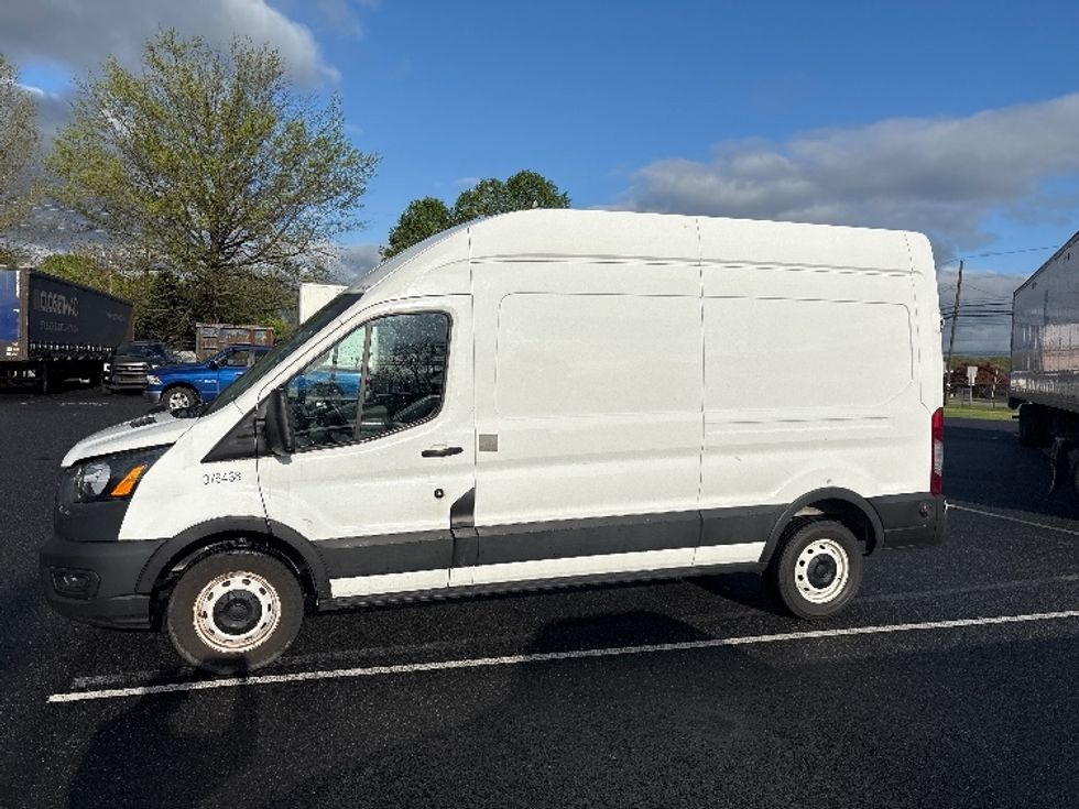 Cargo Van (Panel Van)-Light and Medium Duty Trucks-Ford-2020-Transit 250-Harrisburg-PA-107,182\n\t\tmiles-$ 31,250 - Image 4