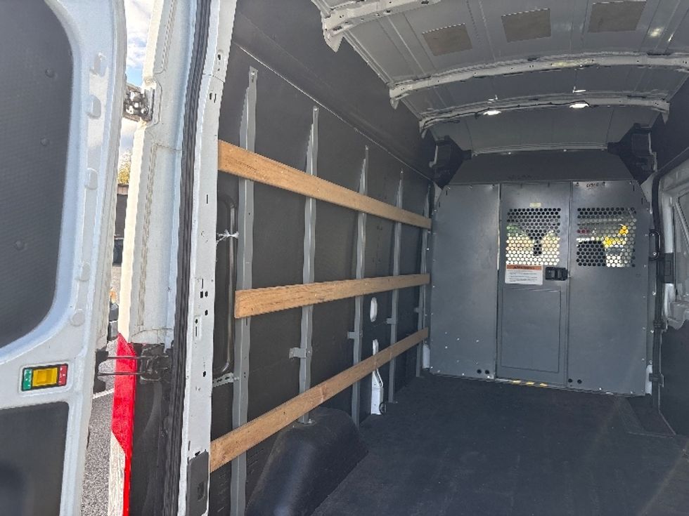 Cargo Van (Panel Van)-Light and Medium Duty Trucks-Ford-2020-Transit 250-Harrisburg-PA-107,182\n\t\tmiles-$ 31,250 - Image 8