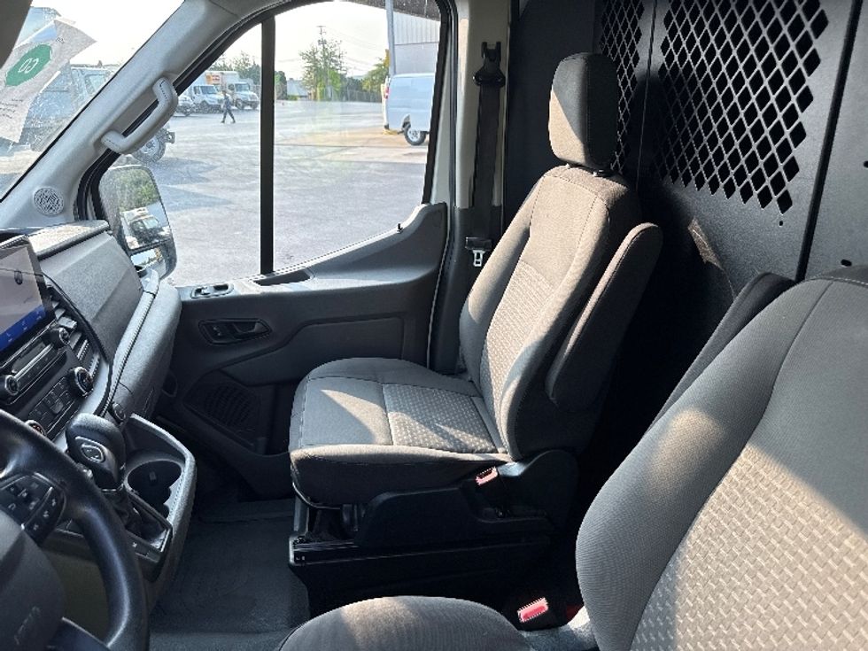 Cargo Van (Panel Van)-Light and Medium Duty Trucks-Ford-2020-Transit 250-Harrisburg-PA-129,913\n\t\tmiles-$ 27,000 - Image 19