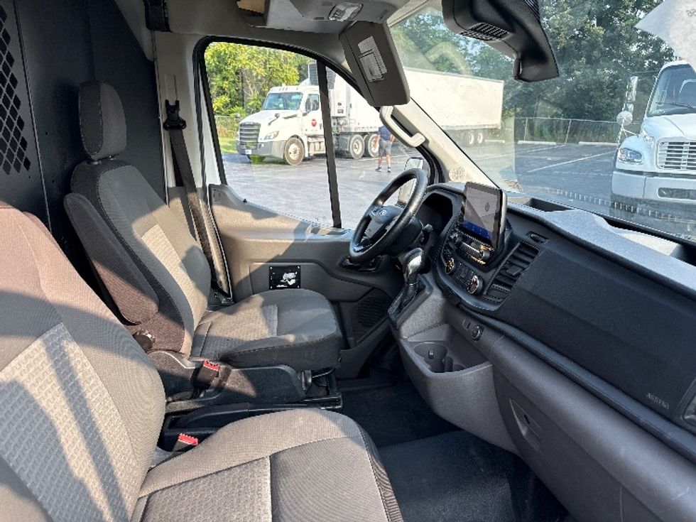 Cargo Van (Panel Van)-Light and Medium Duty Trucks-Ford-2020-Transit 250-Harrisburg-PA-129,913\n\t\tmiles-$ 27,000 - Image 22