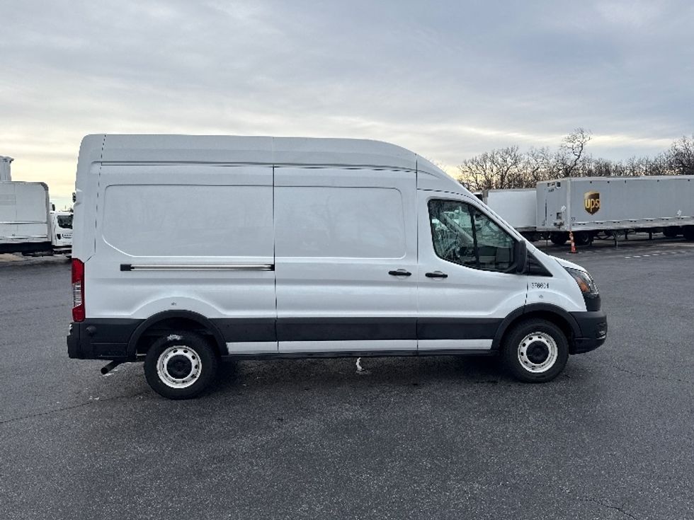 Cargo Van (Panel Van)-Light and Medium Duty Trucks-Ford-2020-Transit 250-Harrisburg-PA-62,239\n\t\tmiles-$ 33,750 - Image 15