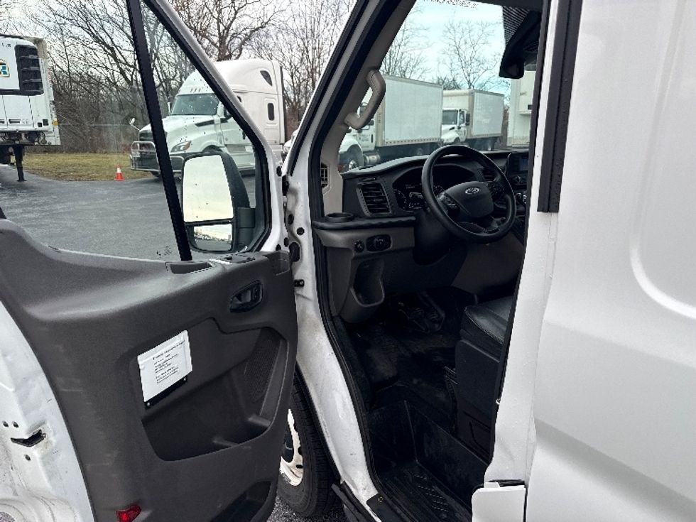 Cargo Van (Panel Van)-Light and Medium Duty Trucks-Ford-2020-Transit 250-Harrisburg-PA-62,239\n\t\tmiles-$ 33,750 - Image 16