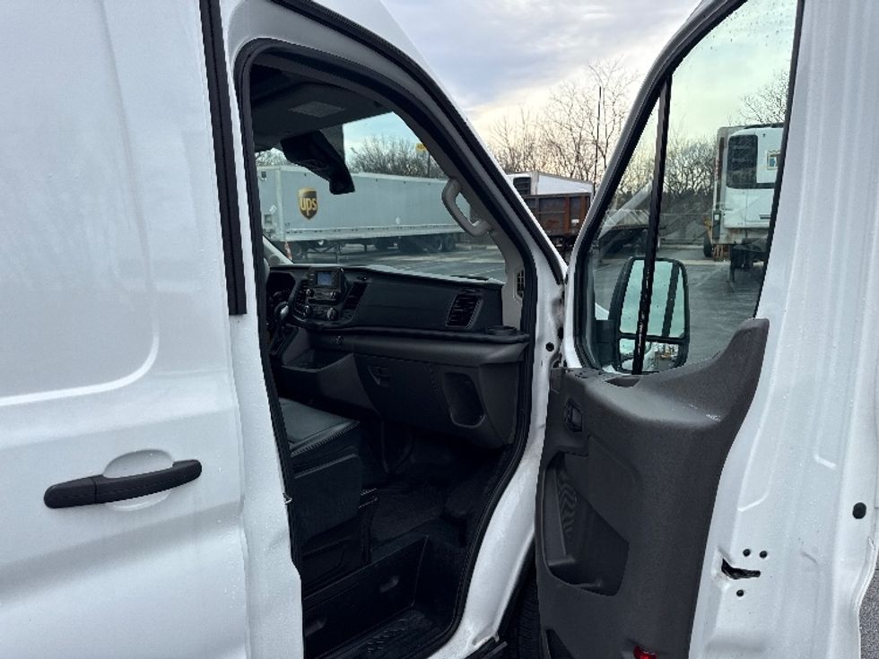 Cargo Van (Panel Van)-Light and Medium Duty Trucks-Ford-2020-Transit 250-Harrisburg-PA-62,239\n\t\tmiles-$ 33,750 - Image 20