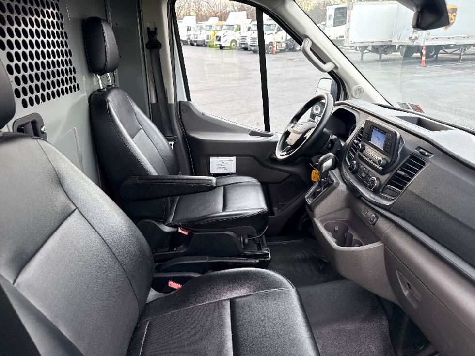 Cargo Van (Panel Van)-Light and Medium Duty Trucks-Ford-2020-Transit 250-Harrisburg-PA-62,239\n\t\tmiles-$ 33,750 - Image 22