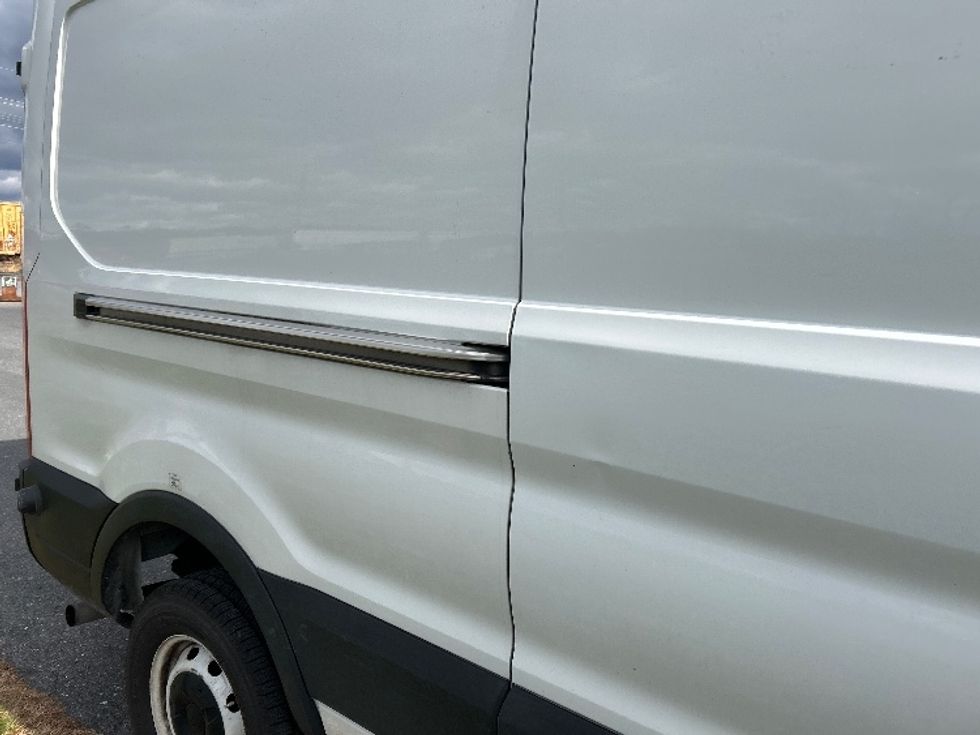 Cargo Van (Panel Van)-Light and Medium Duty Trucks-Ford-2020-Transit 250-Harrisburg-PA-75,736\n\t\tmiles-$ 33,000 - Image 26