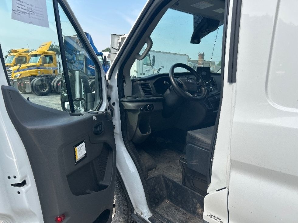 Cargo Van (Panel Van)-Light and Medium Duty Trucks-Ford-2020-Transit 250-Harrisburg-PA-92,420\n\t\tmiles-$ 30,750 - Image 15