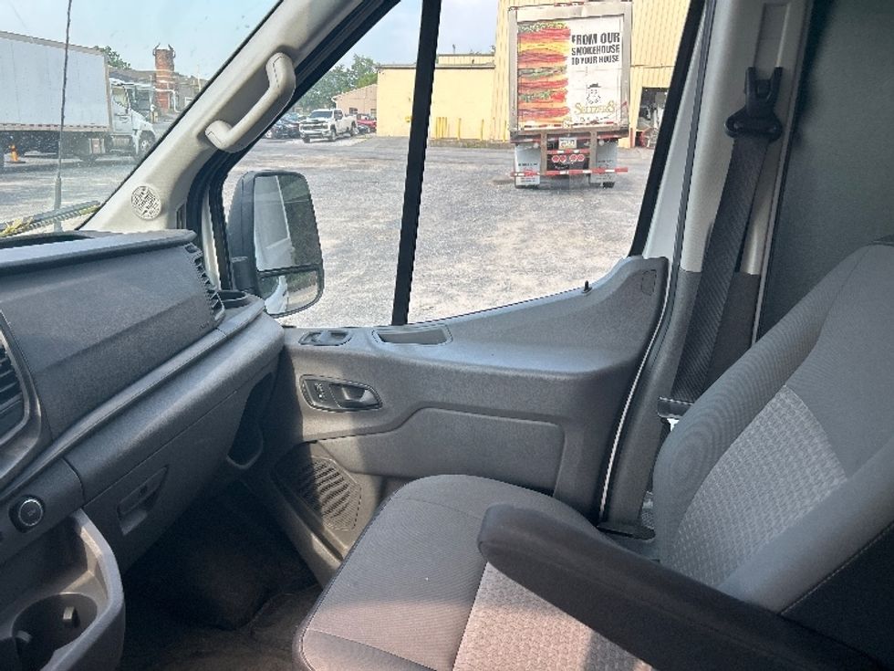 Cargo Van (Panel Van)-Light and Medium Duty Trucks-Ford-2020-Transit 250-Harrisburg-PA-92,420\n\t\tmiles-$ 30,750 - Image 19