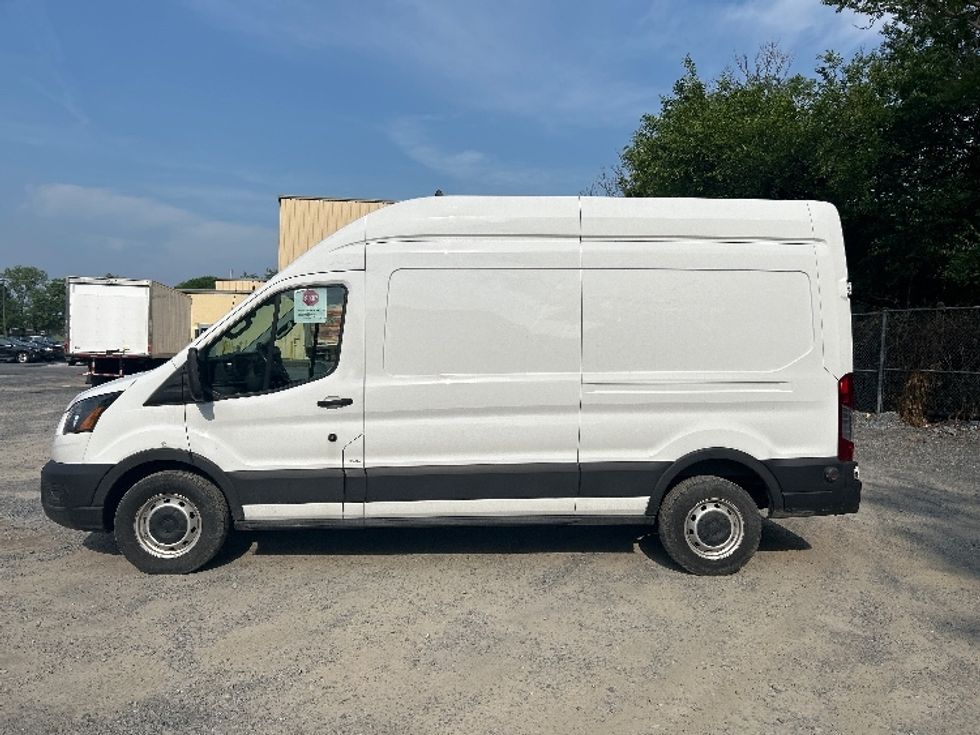 Cargo Van (Panel Van)-Light and Medium Duty Trucks-Ford-2020-Transit 250-Harrisburg-PA-92,420\n\t\tmiles-$ 30,750 - Image 4