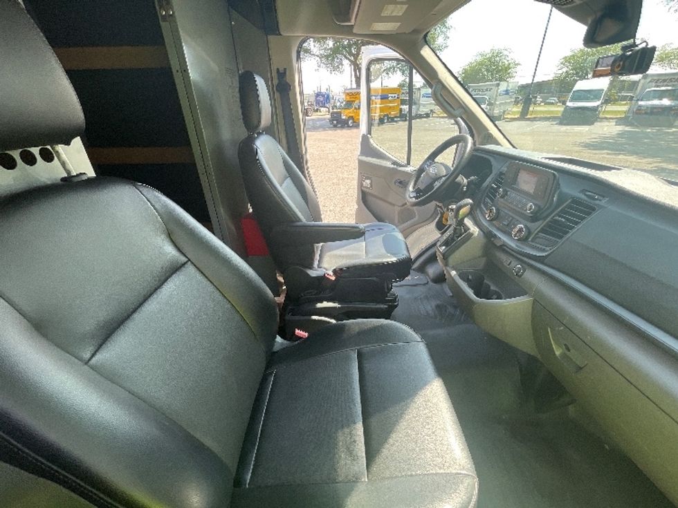 Cargo Van (Panel Van)-Light and Medium Duty Trucks-Ford-2020-Transit 250-Jacksonville-FL-126,406\n\t\tmiles-$ 29,000 - Image 19
