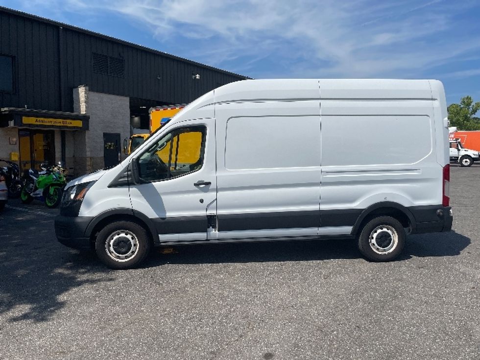 Cargo Van (Panel Van)-Light and Medium Duty Trucks-Ford-2020-Transit 250-Jacksonville-FL-126,406\n\t\tmiles-$ 29,000 - Image 4