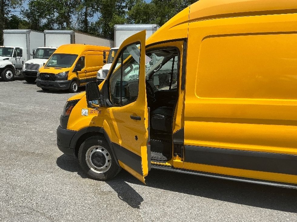 Cargo Van (Panel Van)-Light and Medium Duty Trucks-Ford-2020-Transit 250-Jacksonville-FL-88,021\n\t\tmiles-$ 28,250 - Image 15