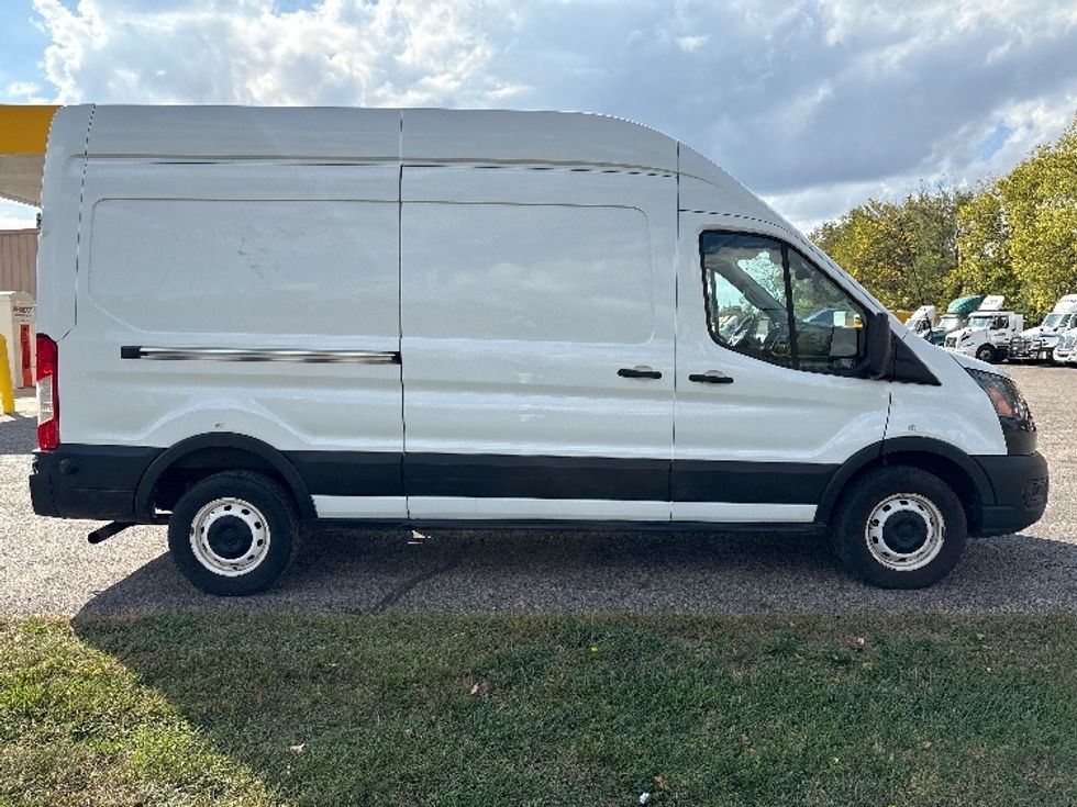 Cargo Van (Panel Van)-Light and Medium Duty Trucks-Ford-2020-Transit 250-Kalamazoo-MI-108,651\n\t\tmiles-$ 29,500 - Image 15
