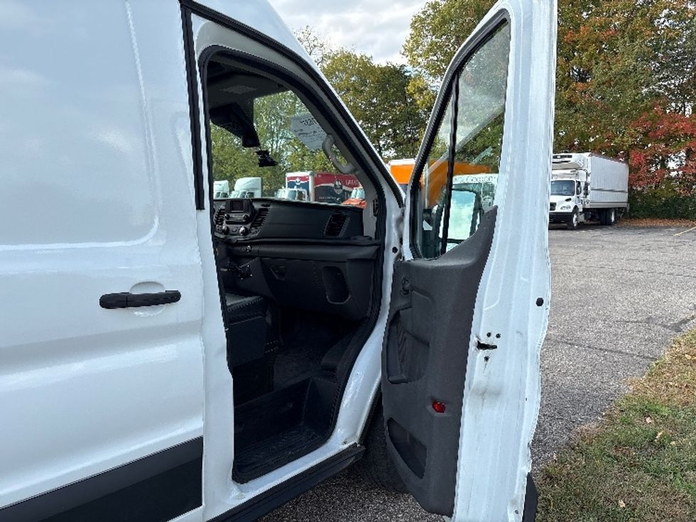 Cargo Van (Panel Van)-Light and Medium Duty Trucks-Ford-2020-Transit 250-Kalamazoo-MI-108,651\n\t\tmiles-$ 29,500 - Image 20