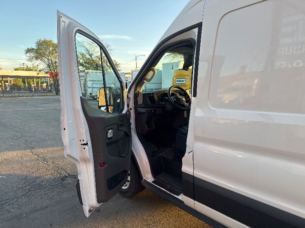 Cargo Van (Panel Van)-Light and Medium Duty Trucks-Ford-2020-Transit 250-La Porte-IN-67,946\n\t\tmiles-$ 33,250 - Image 16
