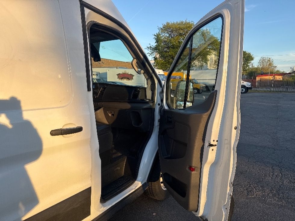 Cargo Van (Panel Van)-Light and Medium Duty Trucks-Ford-2020-Transit 250-La Porte-IN-67,946\n\t\tmiles-$ 33,250 - Image 20