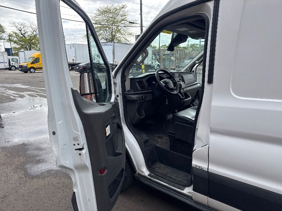 Cargo Van (Panel Van)-Light and Medium Duty Trucks-Ford-2020-Transit 250-La Porte-IN-73,329\n\t\tmiles-$ 32,750 - Image 16