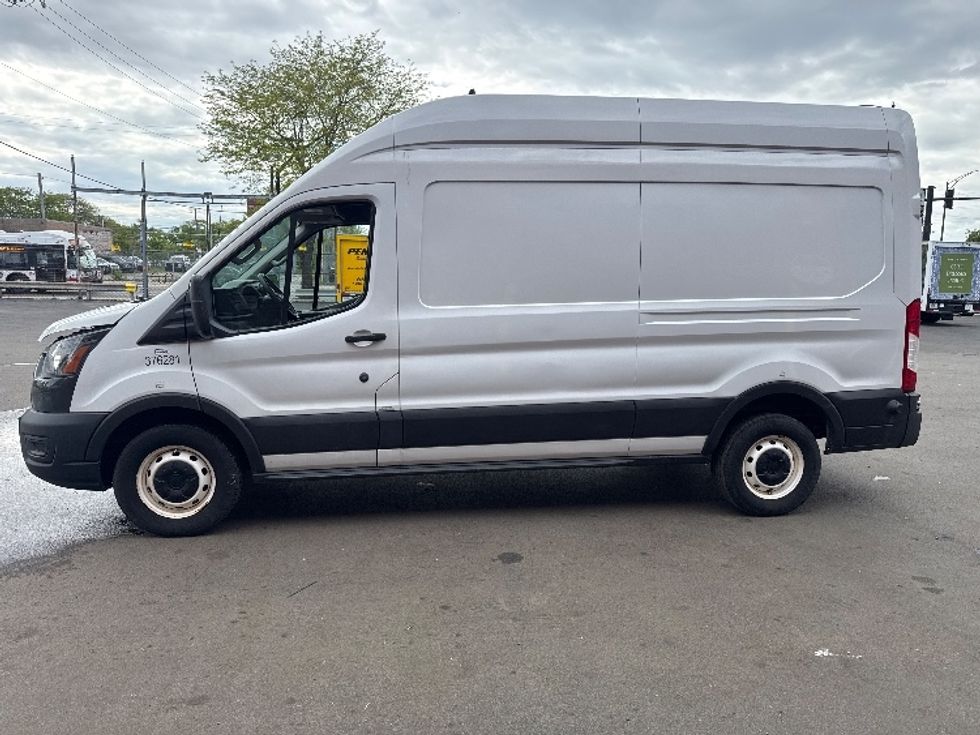 Cargo Van (Panel Van)-Light and Medium Duty Trucks-Ford-2020-Transit 250-La Porte-IN-73,329\n\t\tmiles-$ 32,750 - Image 4