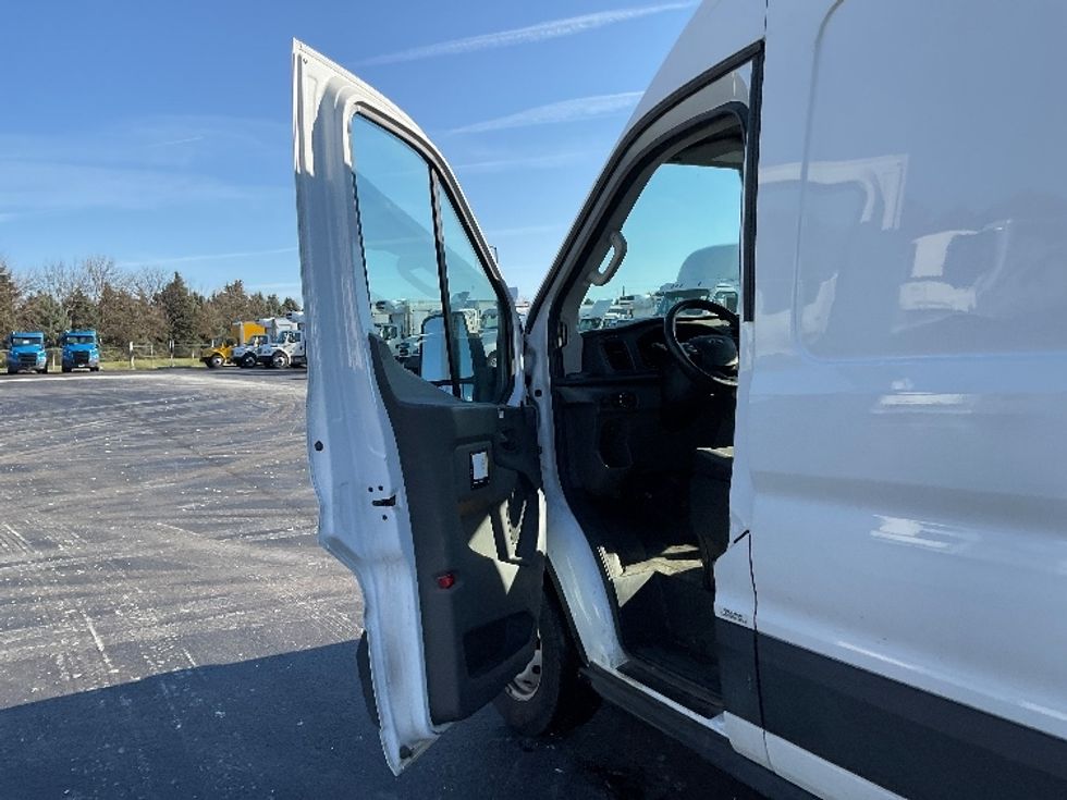 Cargo Van (Panel Van)-Light and Medium Duty Trucks-Ford-2020-Transit 250-Lancaster-PA-123,450\n\t\tmiles-$ 28,500 - Image 16