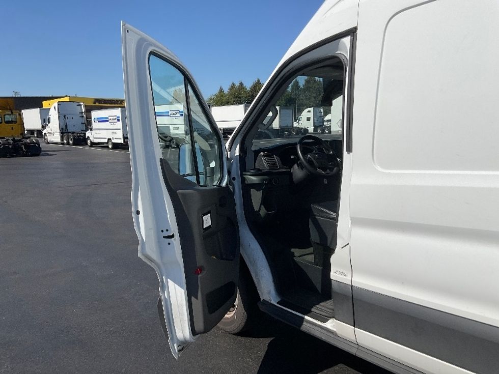 2020 Ford Transit photo 12