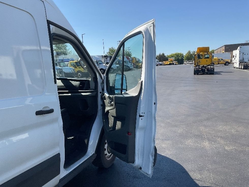 2020 Ford Transit photo 16