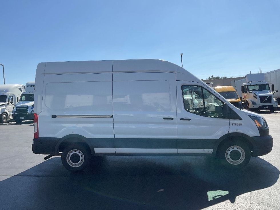 2020 Ford Transit Cargo Van photo 13