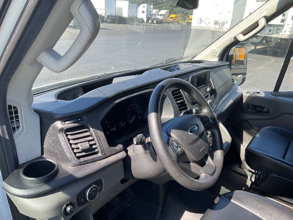 2020 Ford Transit Cargo Van photo 16